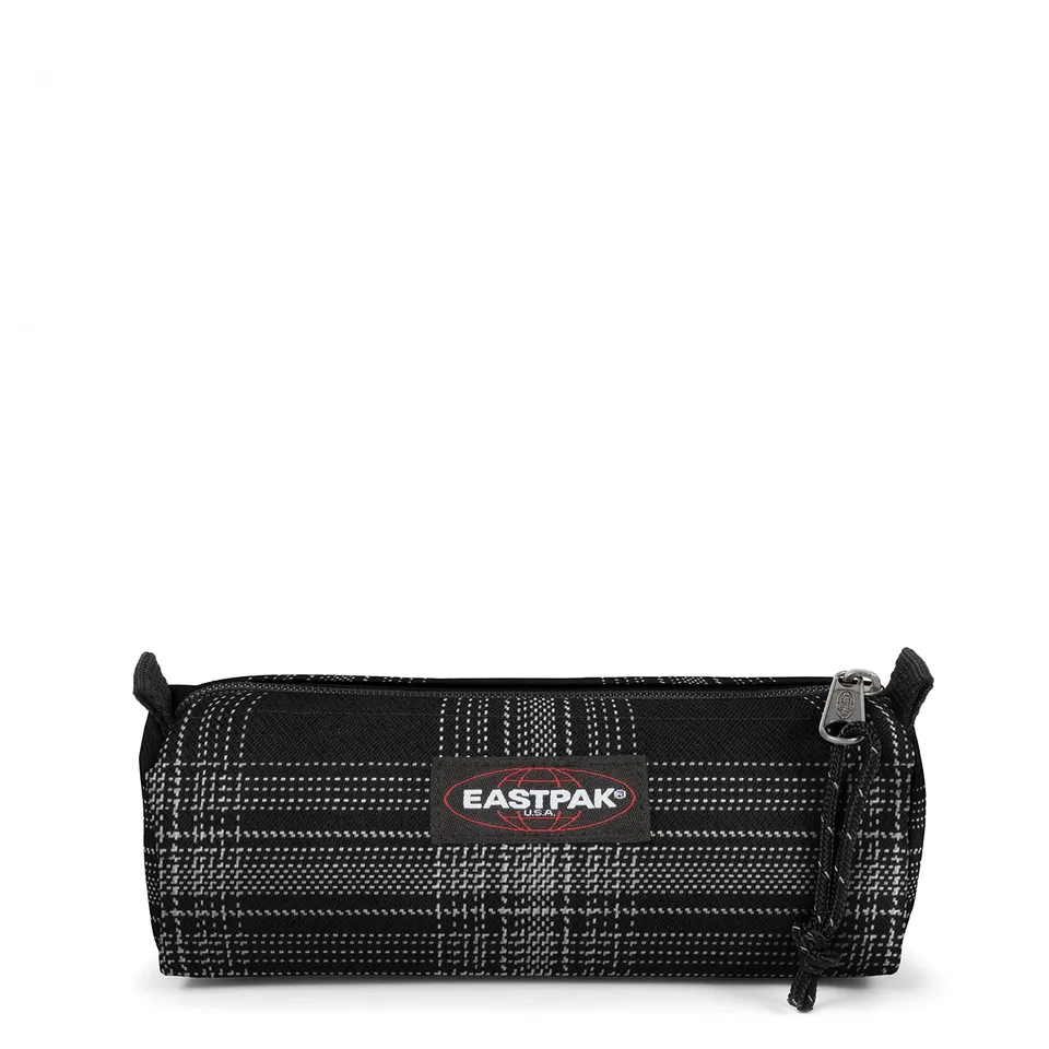 eastpak-benchmark-single-federm-ppchen-21-cm-im-karierten-design-checked-dark image 1