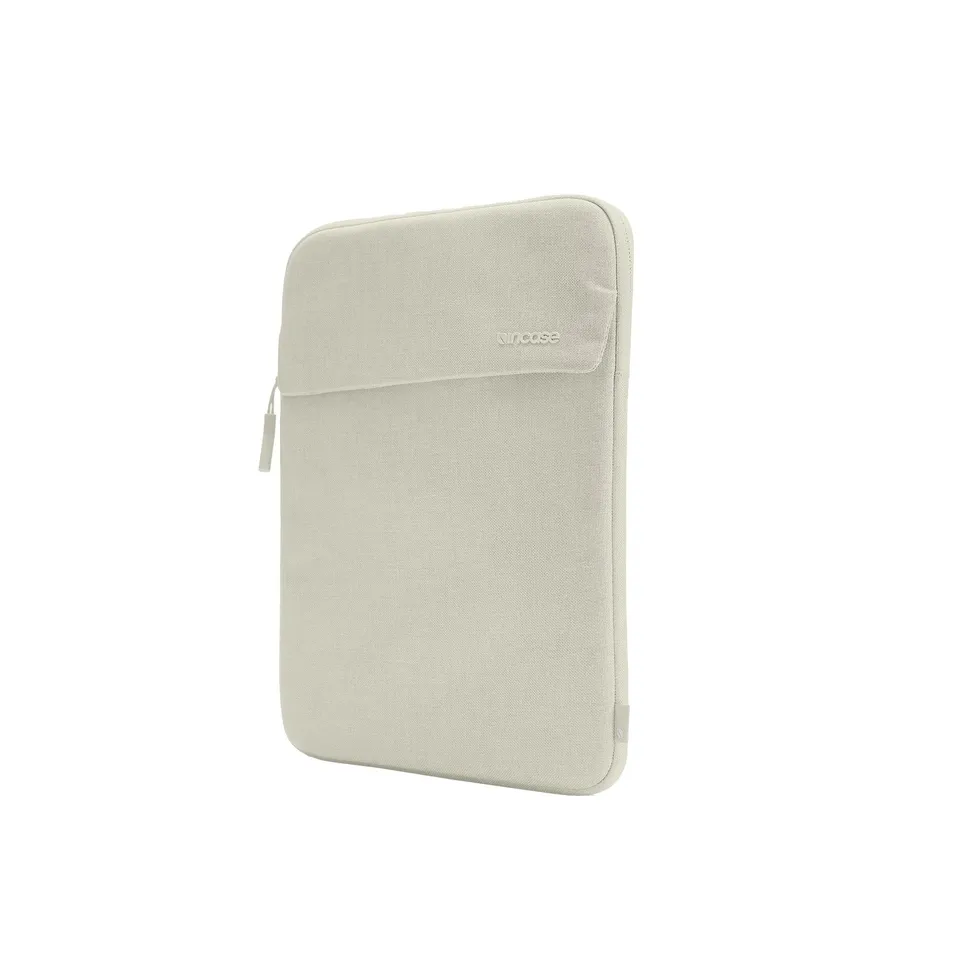 incase-crosstown-sleeve-f-r-14-zoll-laptops-woolenex-mit-airtag-fach image 1