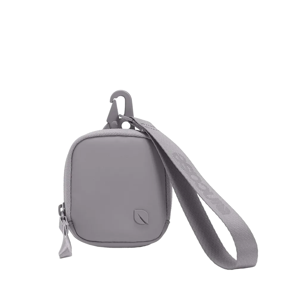 incase-a-r-c-compact-pouch-aus-recyceltem-polyester image 1