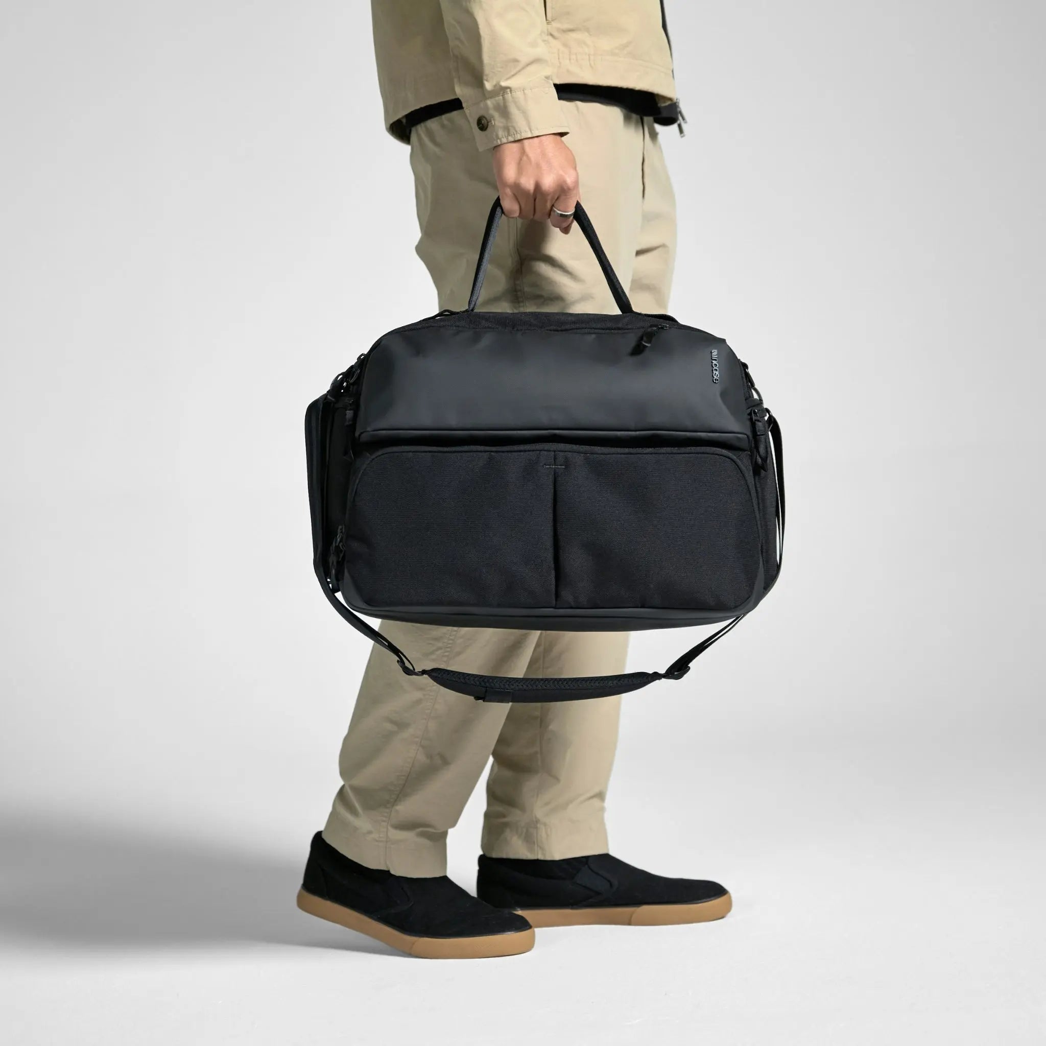 incase-a-r-c-duffel-40l image 2