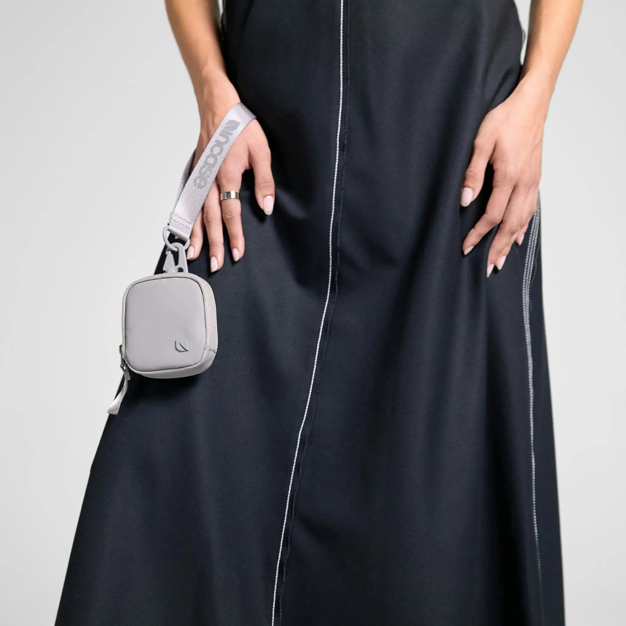 incase-a-r-c-compact-pouch-aus-recyceltem-polyester image 7