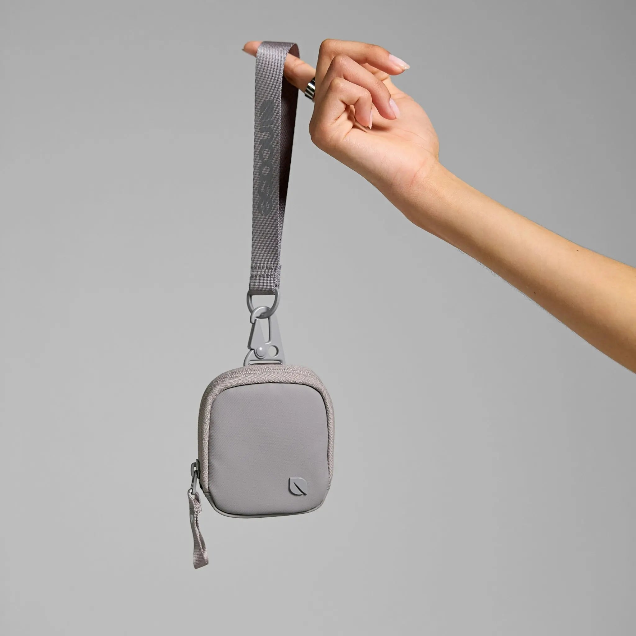 incase-a-r-c-compact-pouch-aus-recyceltem-polyester image 4