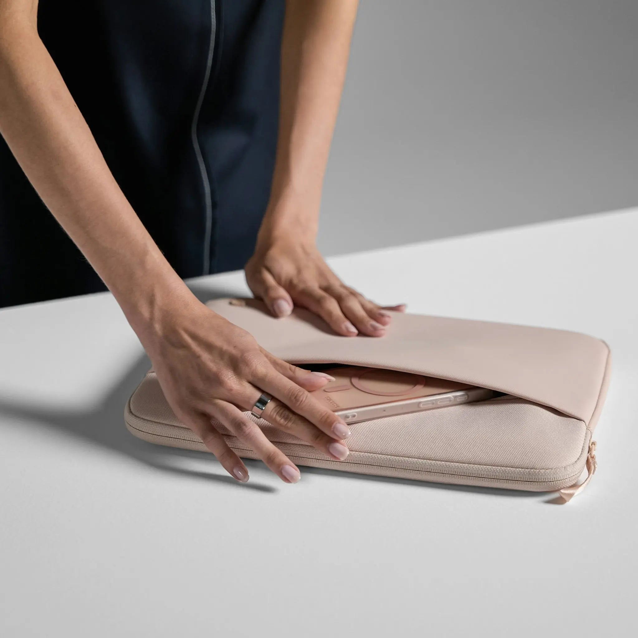 incase-a-r-c-sleeve-f-r-14-zoll-laptop image 8