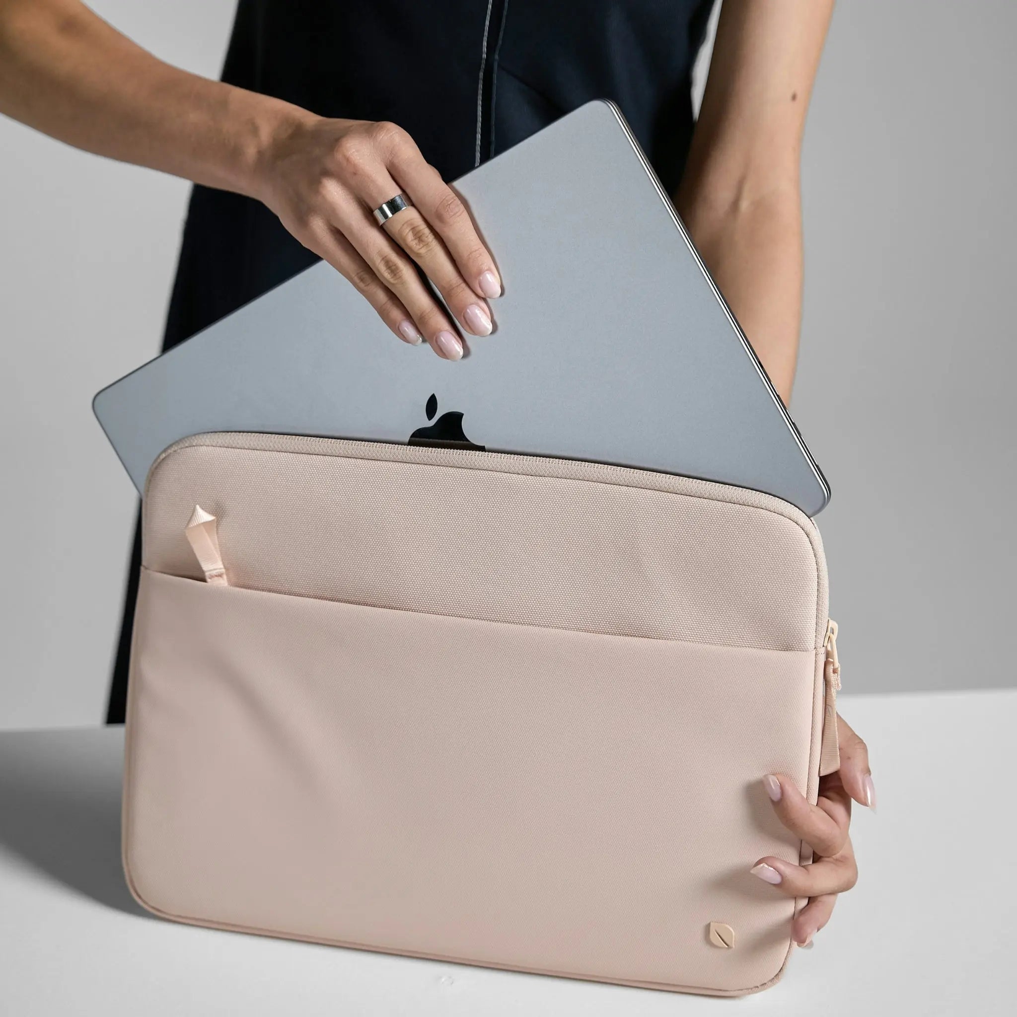 incase-a-r-c-sleeve-f-r-14-zoll-laptop image 6