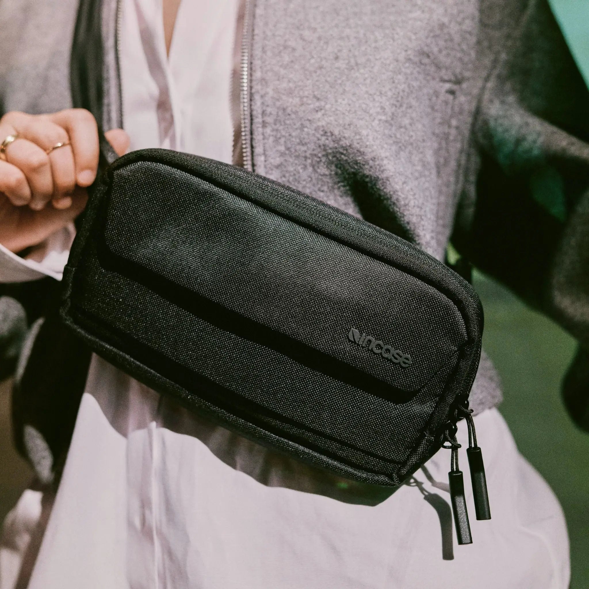 incase-crosstown-sling-mit-woolenex image 5