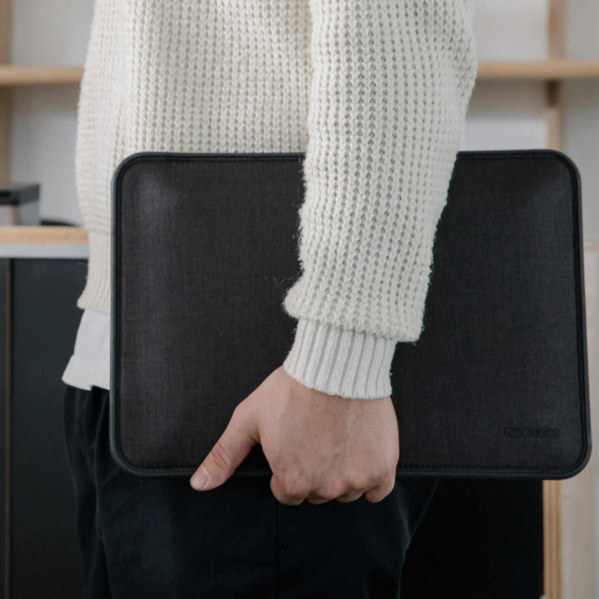 incase-icon-sleeve-f-r-13-zoll-macbook-air-pro image 5