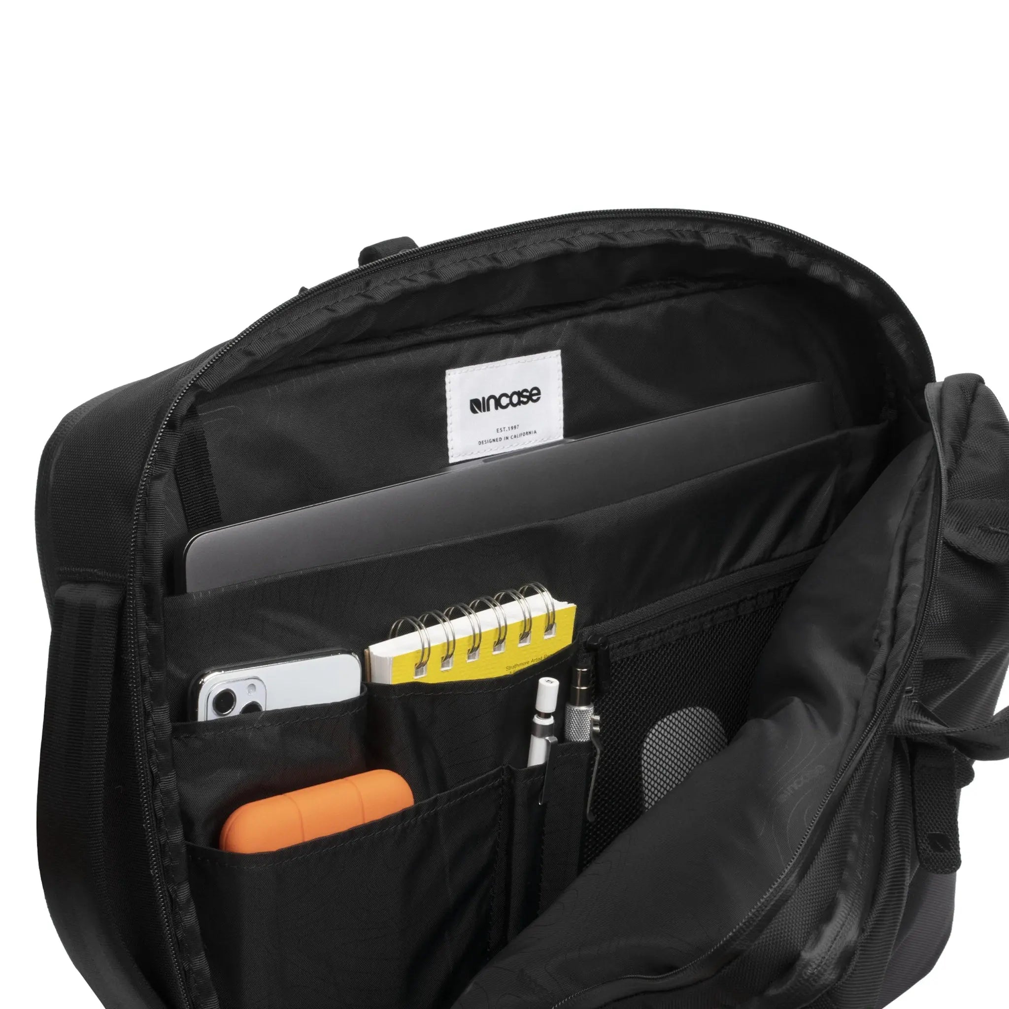 incase-two-way-convertible-brief-und-rucksack-aus-ballistic-nylon image 4