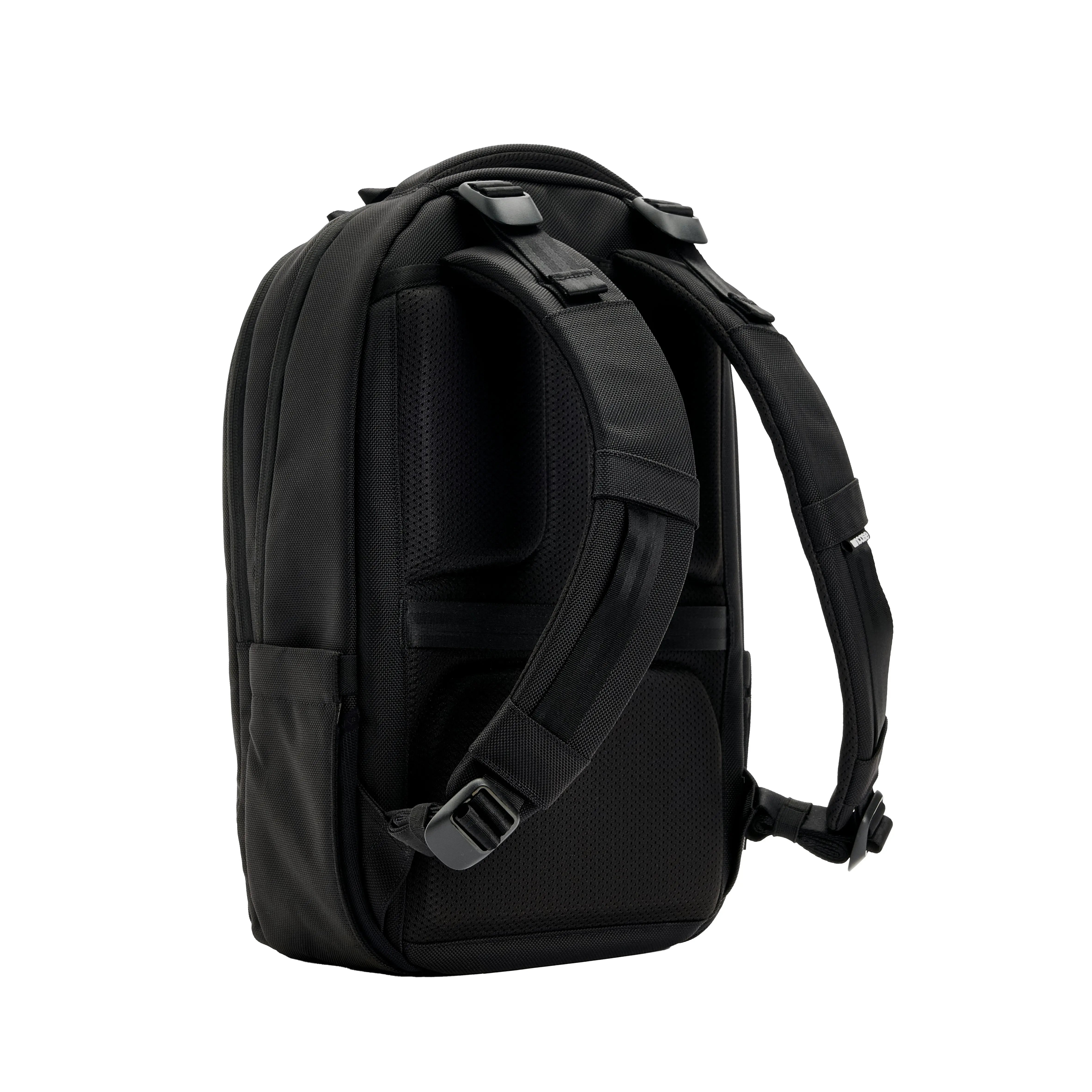 incase-tracks-backpack-18l-robuster-outdoor-rucksack-mit-cordura image 6
