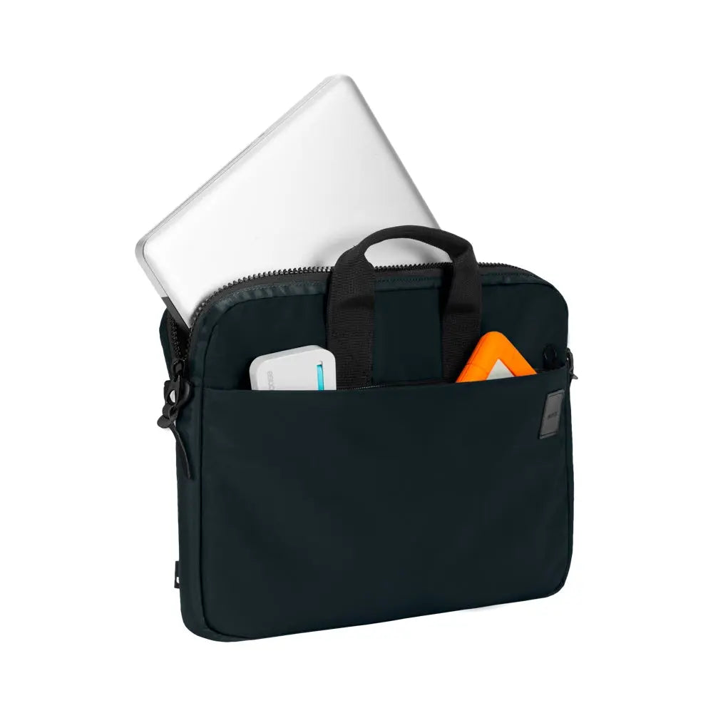 incase-compass-brief-13-zoll-mit-flight-nylon image 2