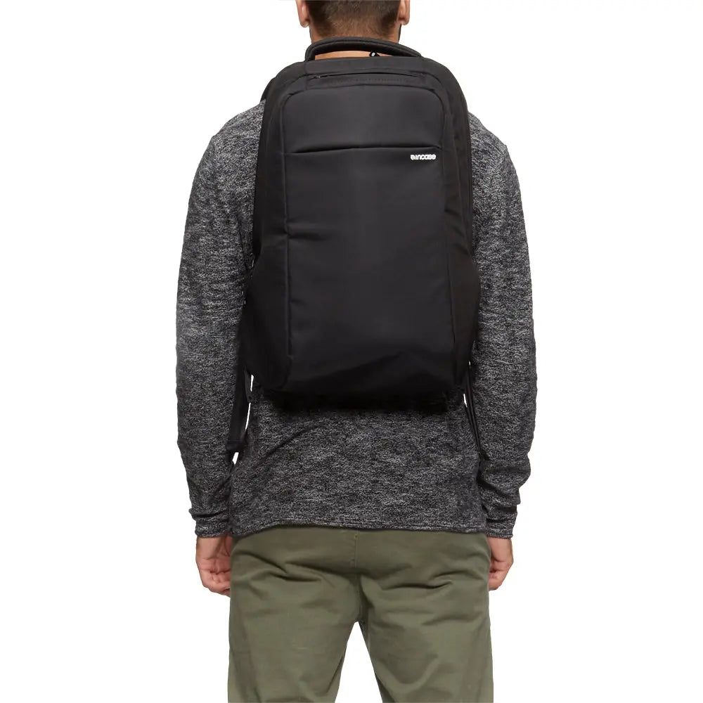 incase-icon-slim-backpack-19l image 2