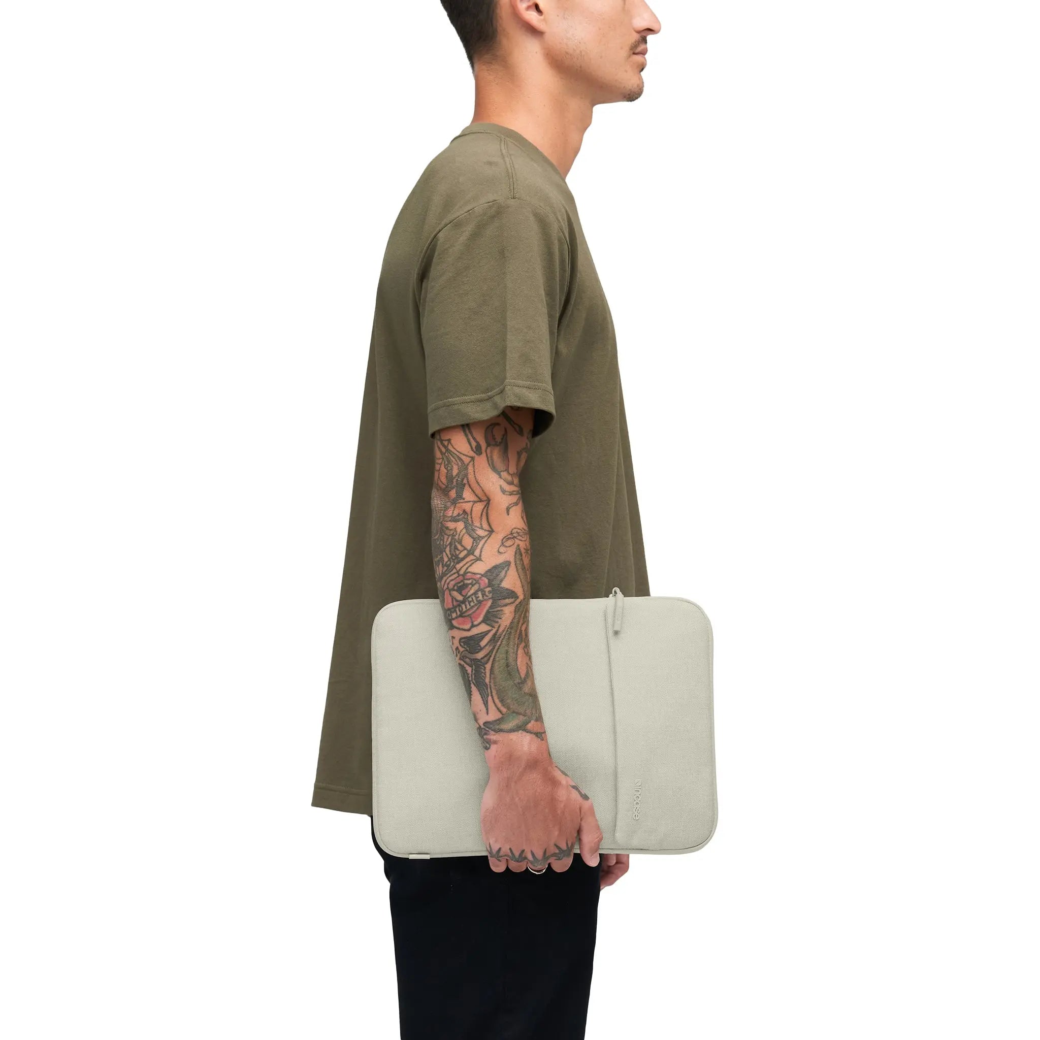 incase-crosstown-sleeve-f-r-14-zoll-laptops-woolenex-mit-airtag-fach image 3
