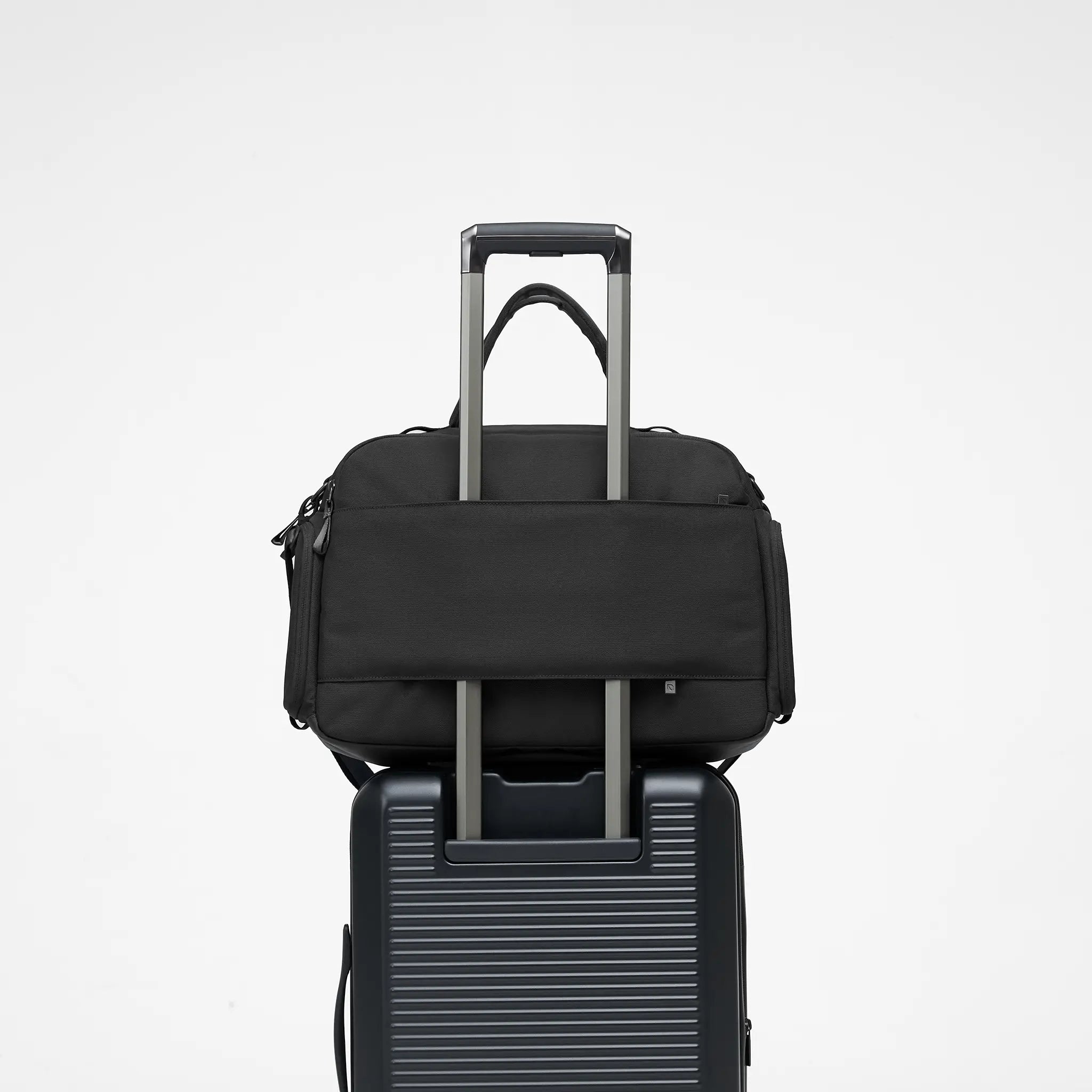 incase-a-r-c-duffel-40l image 5