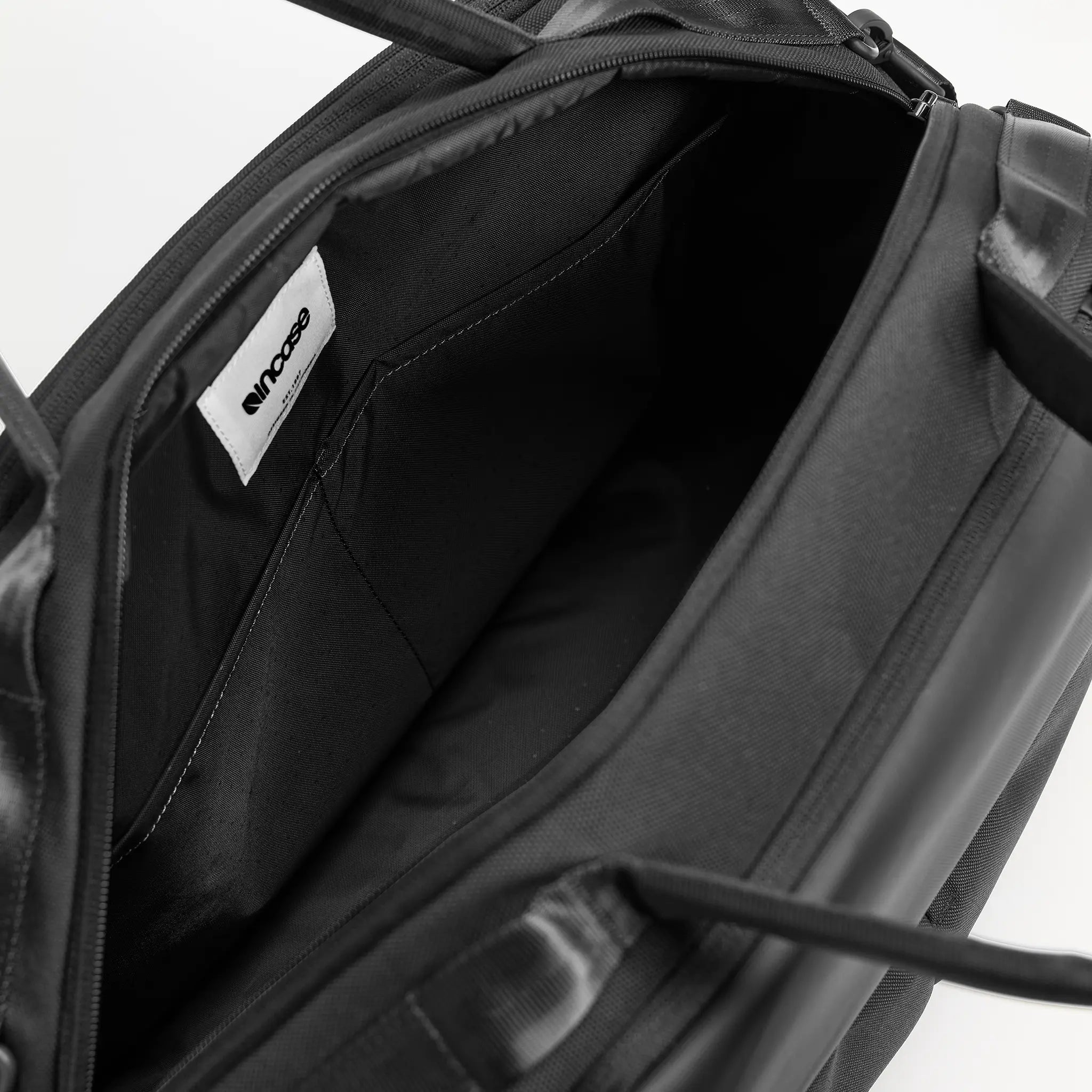 incase-a-r-c-duffel-40l image 6