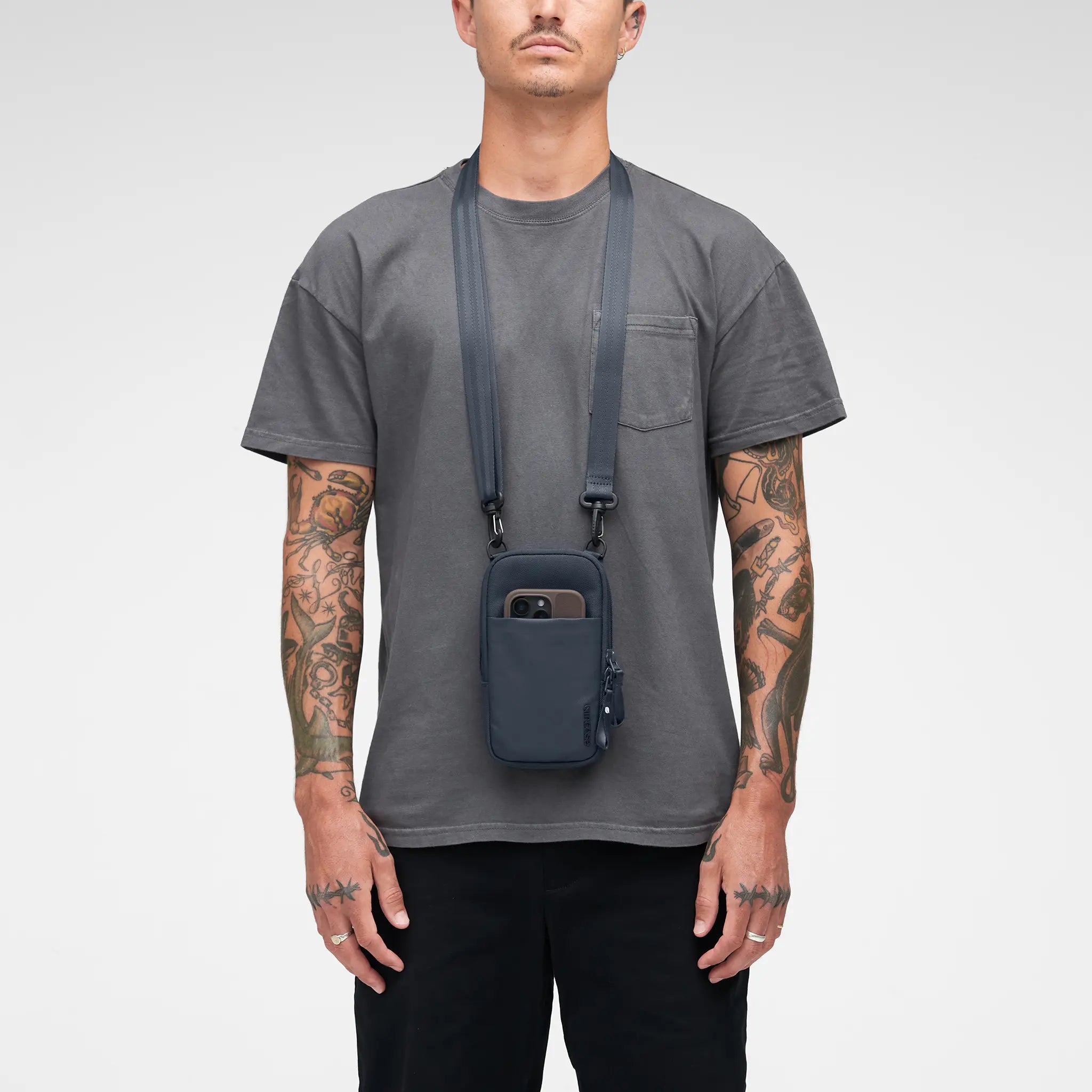 incase-a-r-c-small-crossbody-bag-aus-recyceltem-polyester image 7