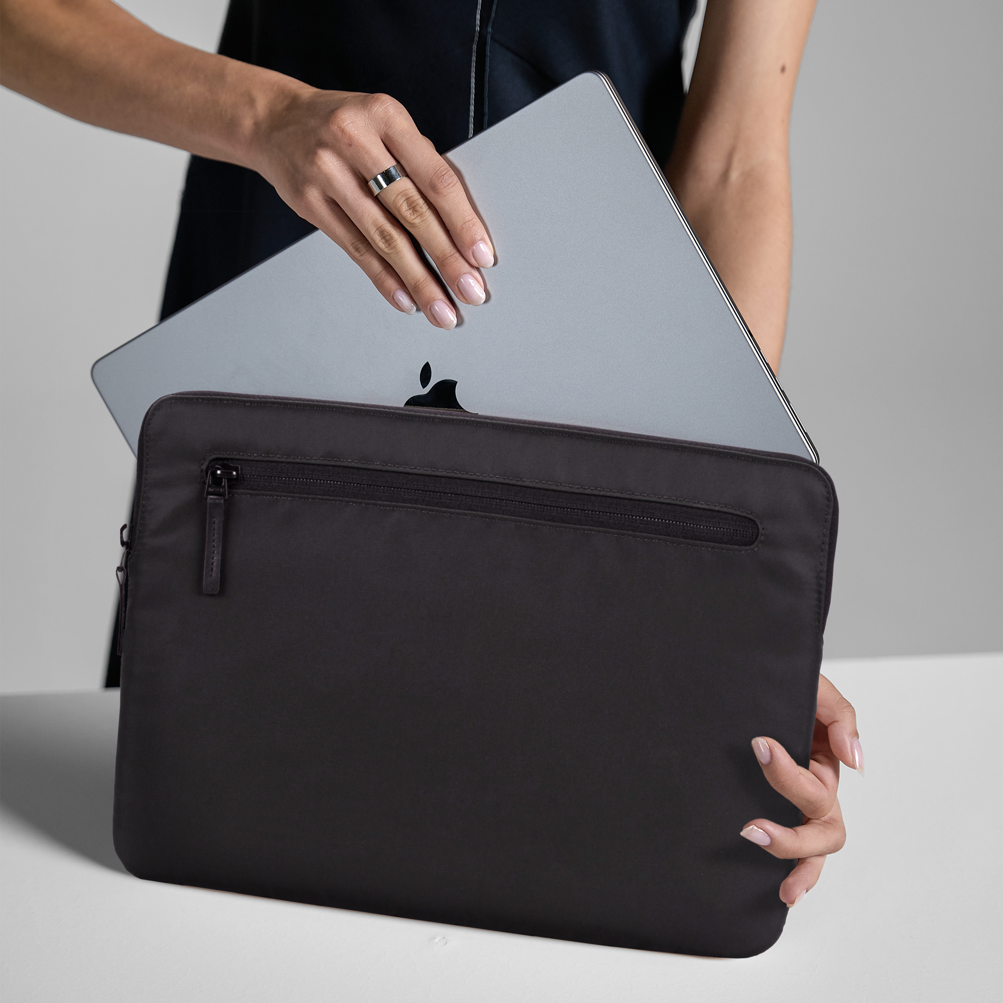 incase-compact-sleeve-f-r-13-zoll-laptops-flight-nylon image 7