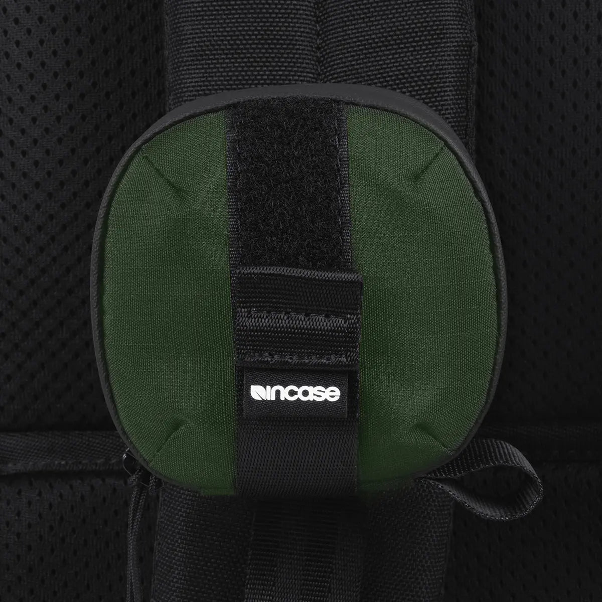 incase-transfer-earbuds-case image 7
