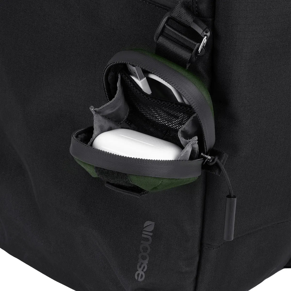 incase-transfer-earbuds-case image 2